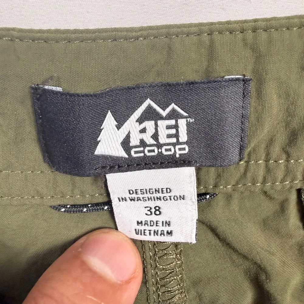 REI Co-op Mens 38 Relaxed Cargo Shorts Olive Green Hiking Outdoor Utility